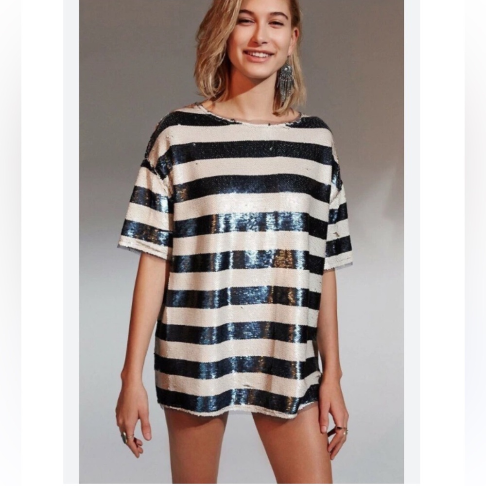 Silence + Noise navy and ivory sequin oversized tee M